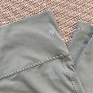 Lululemon Wunder Under 25” excellent preowned cond